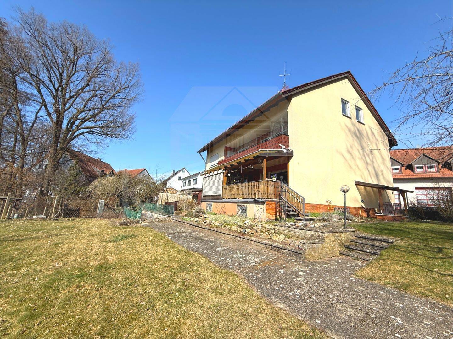 Immobilie in Wendelstein - Charmantes Mehrgenerationenhaus mit großem Grundstück und idyllischem Bachlauf - Bild 0