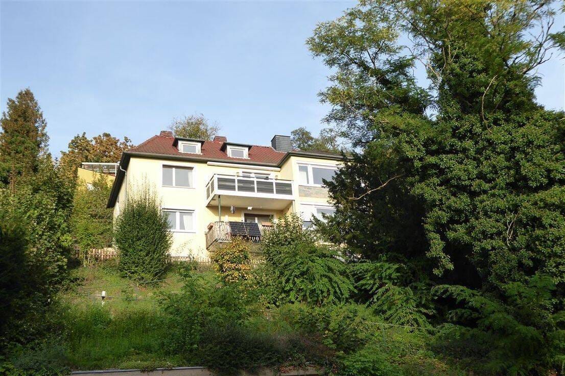 Immobilie in Fulda - Wohnen mit Weitblick: Großzügige 6-Zimmer-Wohnung mit Garten am Frauenberg - Bild 0