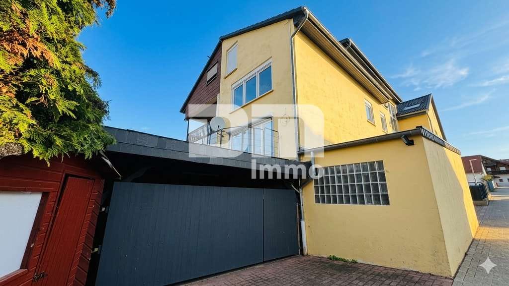 Immobilie in Northeim - Vielseitiges Immobilien-Ensemble mit 2 modernisierten Haushälften + Carport und Garten/Terrasse - Bild 2