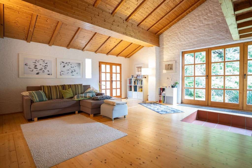 Immobilie in Neubeuern - *** Einfamilienhaus mit Einliegerbereich und großem Garten in ruhiger Lage *** - Bild 2