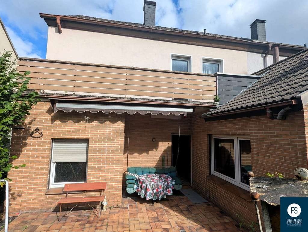 Immobilie in Arnsberg - Einfamilienhaus in zentraler Lage von Neheim - Viel Gestaltungspotential - Bild 1
