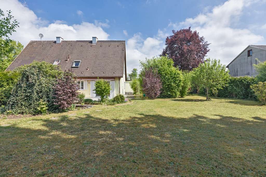 Immobilie in Gauting - Charmante Doppelhaushälfte mit weitläufigem Garten und attraktivem Erbbauzins - Bild 1