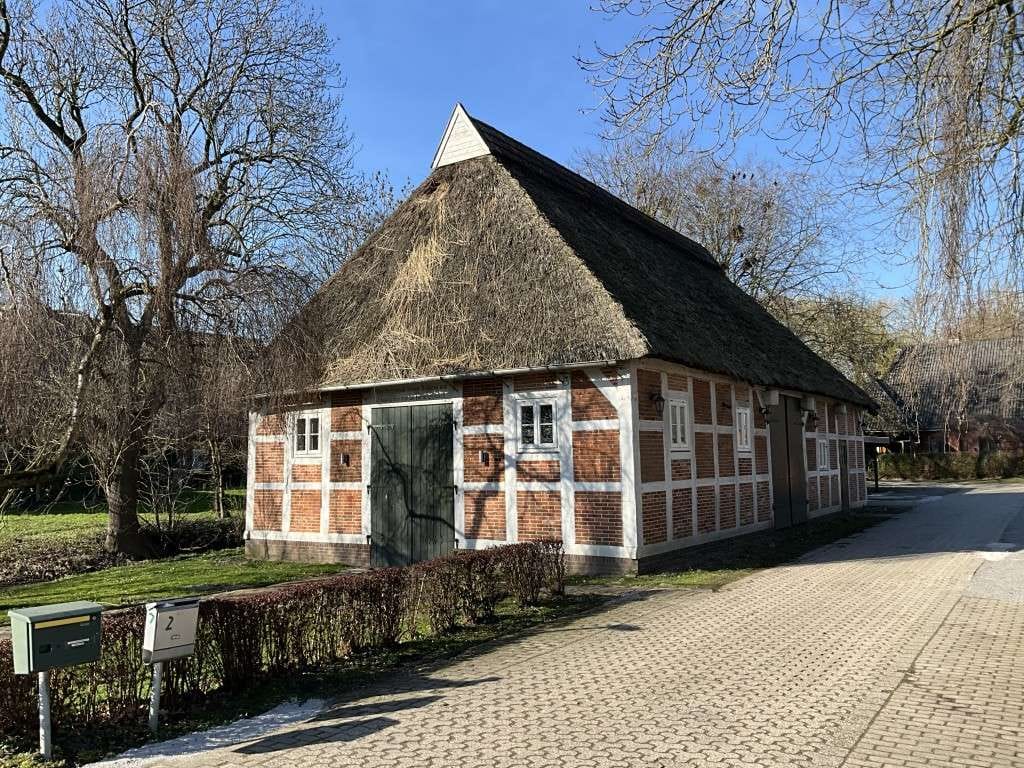 Immobilie in Ovelgönne - Ehemaliges Pfarrhaus auf großem Grundstück - Bild 2