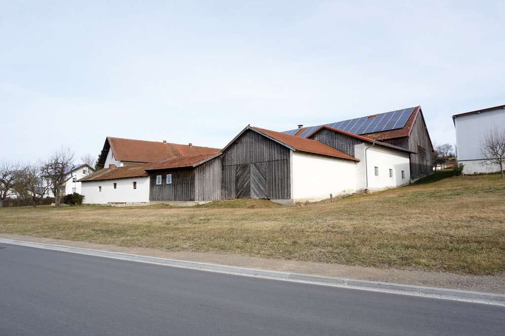 Immobilie in Runding - Rarität!!!Vierseithof mit unverbaubarem Blick auf den Lamberg mit der Möglichkeit Wiesen dazu zu Pac - Bild 0
