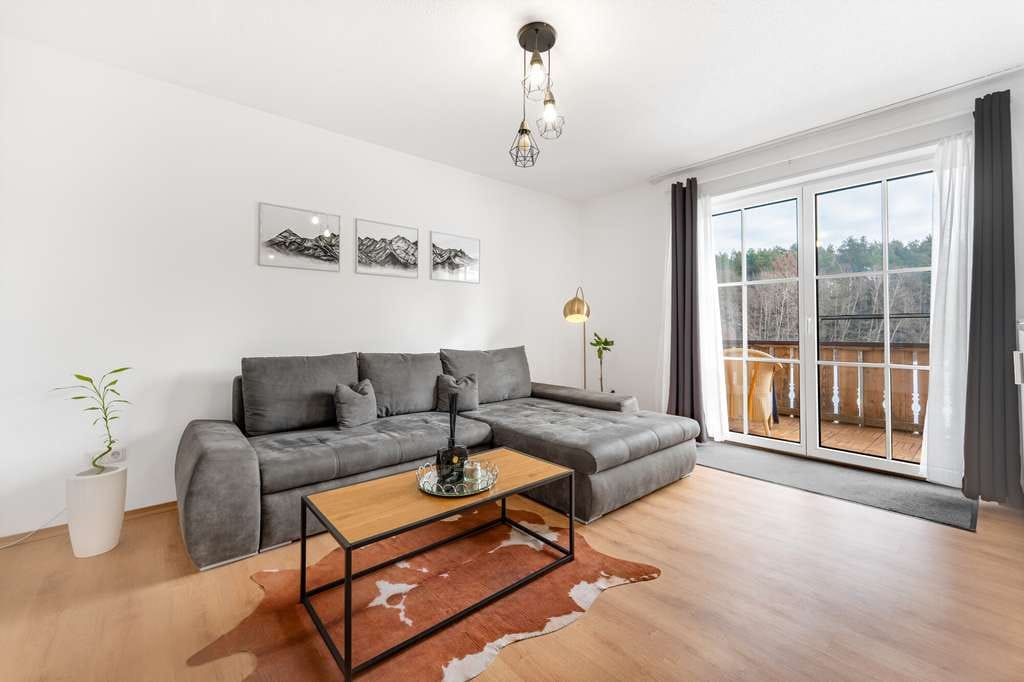 Immobilie in Viechtach - 2-Zimmer-Wohnung mit Ostbalkon & Tiefgarage – ruhig wohnen mit Weitblick! - Bild 0