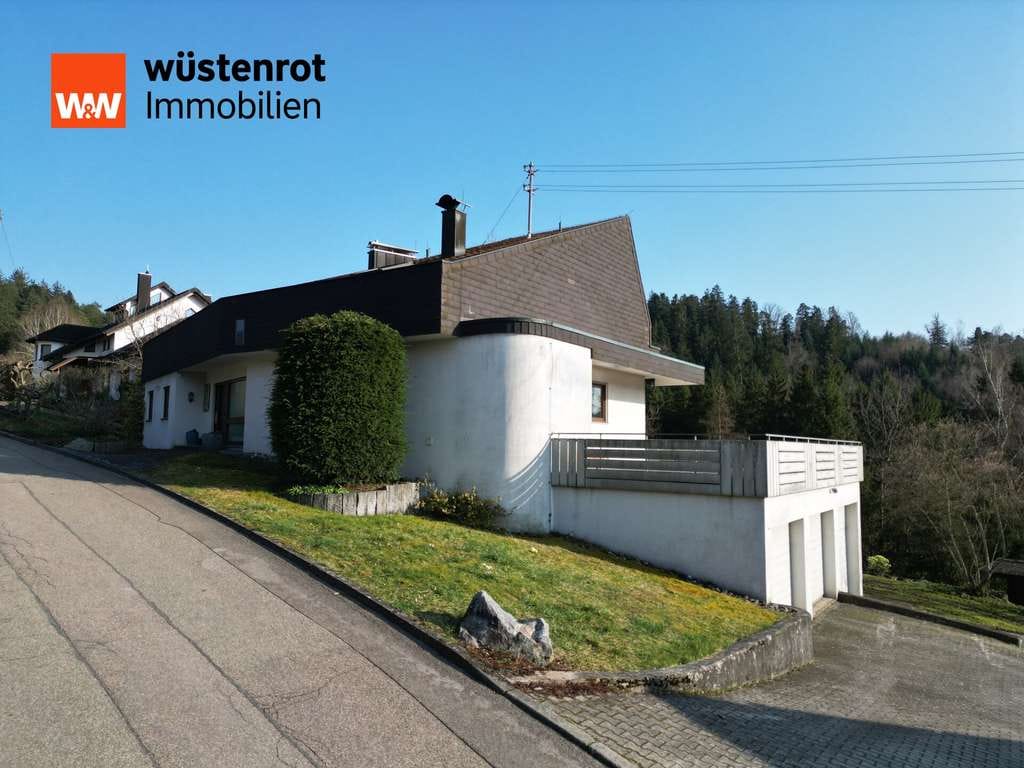 Immobilie in Sulzbach-Laufen - Imposantes Wohnhaus mit Einliegerwohnung in sonniger Lage 
- Fantastisch viel Raum zum Leben! - Bild 2