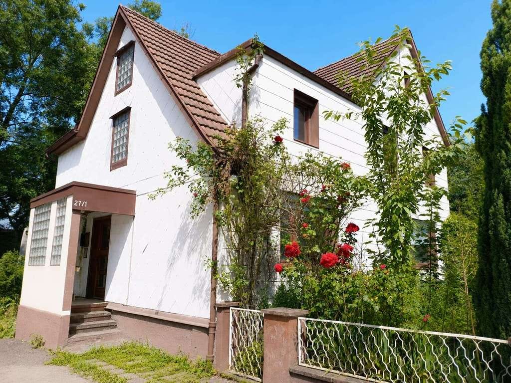 Immobilie in Eislingen/Fils - Charmantes Einfamilienhaus mit großem Garten in ruhiger Wohnlage und Entwicklungsmöglichkeiten - Bild 0