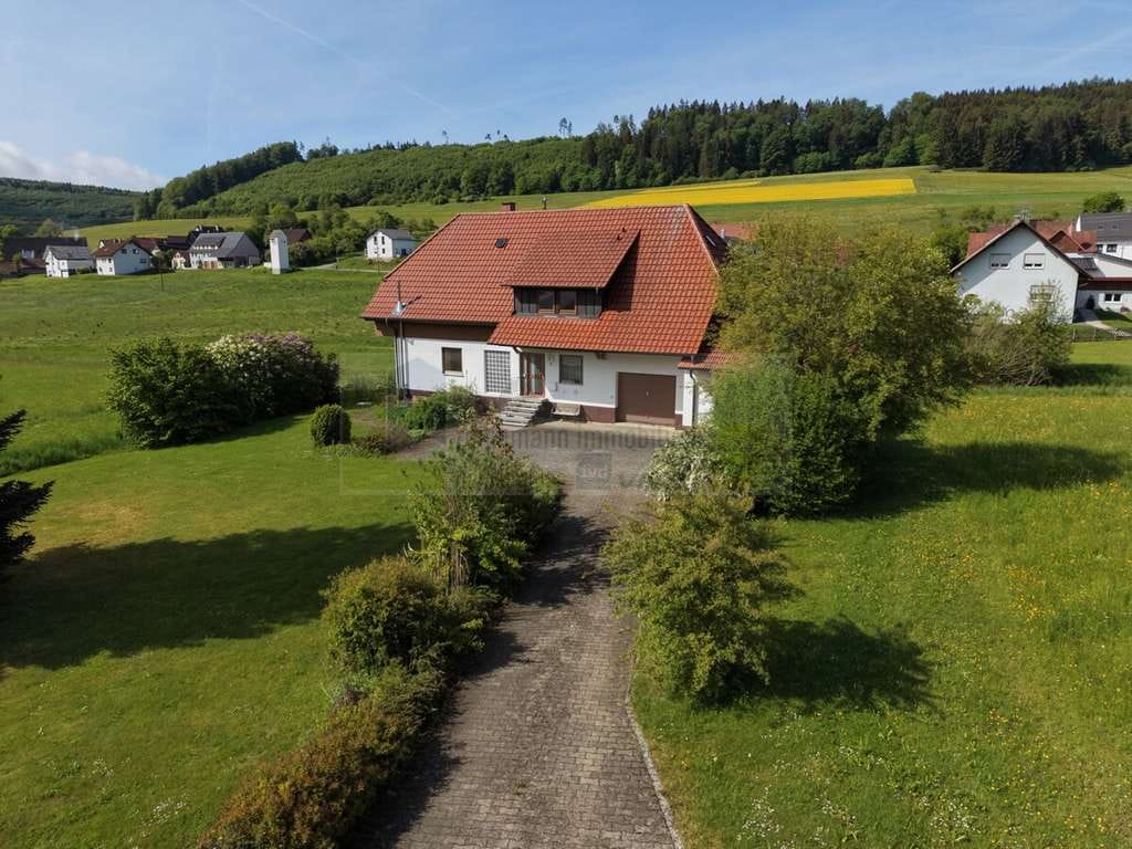Immobilie in Immendingen - Einmalige Gelegenheit!
Freistehendes Einfamilienwohnhaus mit Platz im Überfluss! - Bild 2