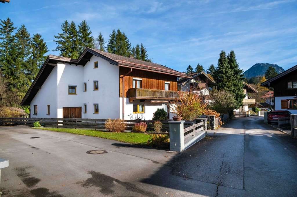 Immobilie in Fischbachau - Großzügiges Wohnhaus mit Wendelsteinblick – sonnige Lage in Fischbachau-Aurach - Bild 0