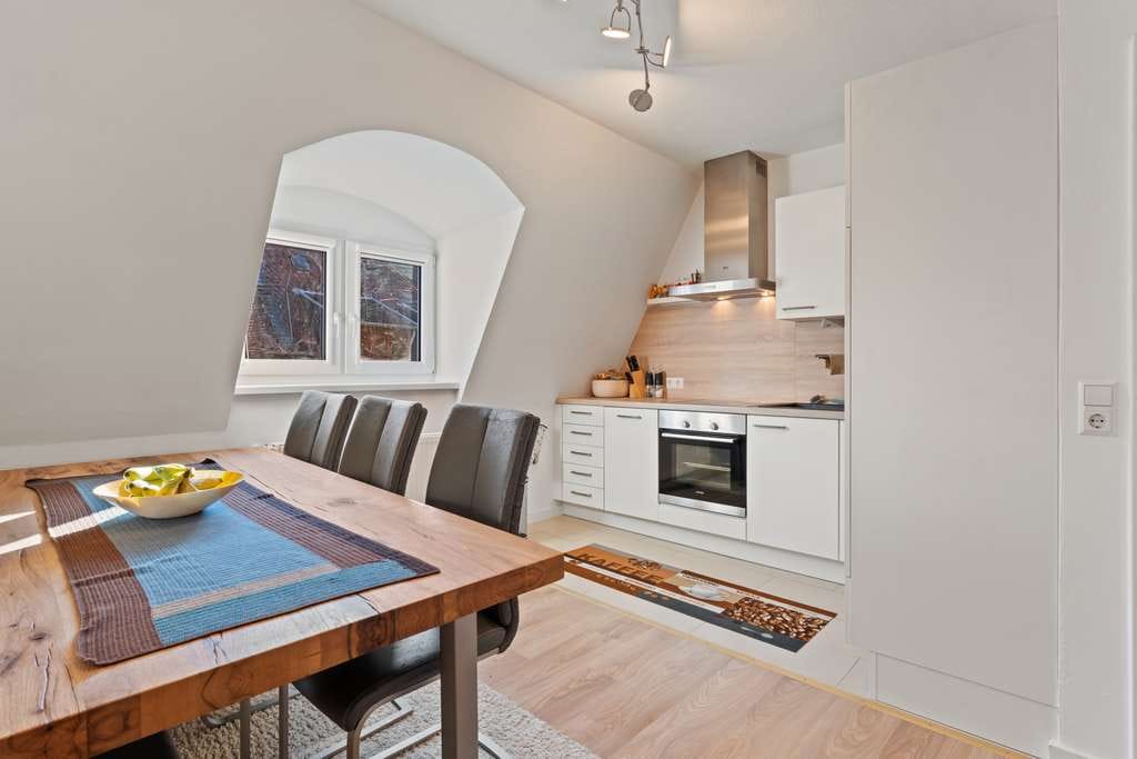 Immobilie in Lambrecht - Neustadt-Nähe - gepflegte Wohnung mit Balkon und Gartenanteil, 2 x Stellplatz-frei zur Vermietung - Bild 2
