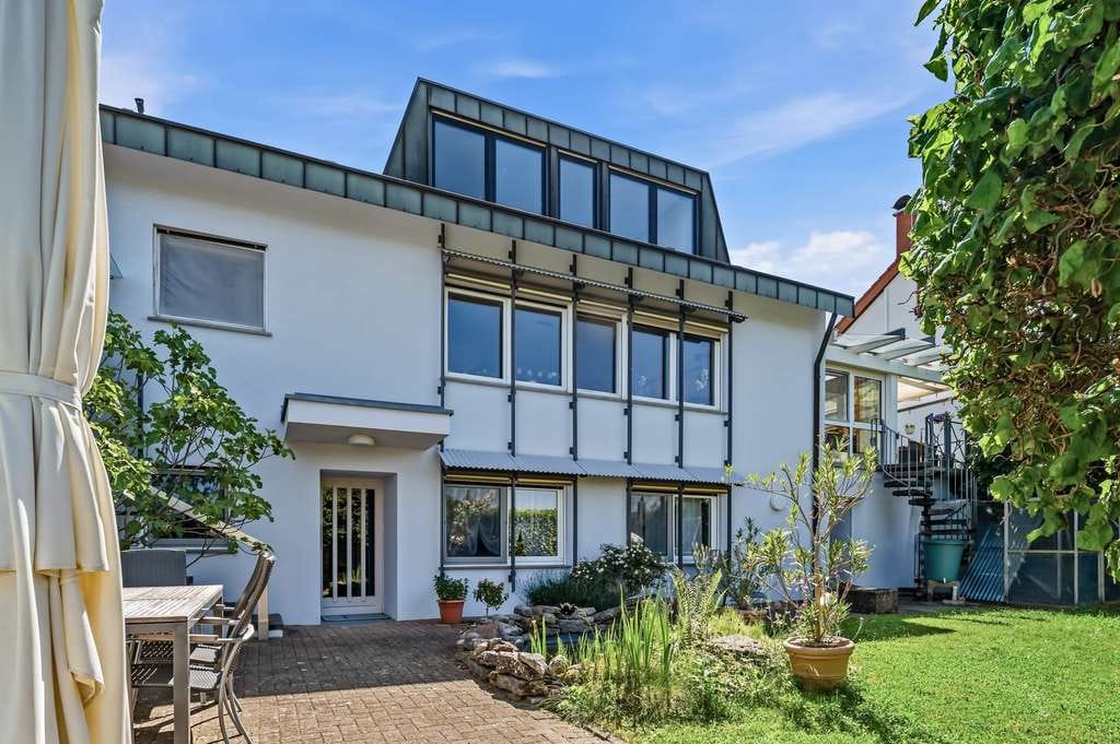 Immobilie in Walzbachtal - Vielseitiges Wohndomizil mit Einliegerwohnung und parkähnlichem Garten - Bild 1