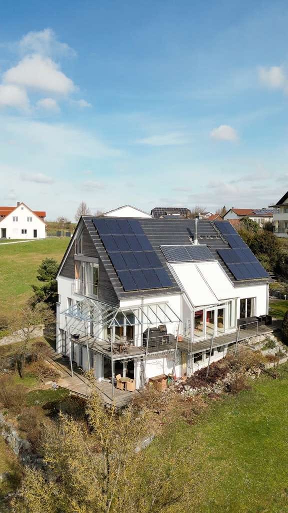 Immobilie in Hettenshausen - Moderne Architektenvilla mit Swimmingpool - Bild 2