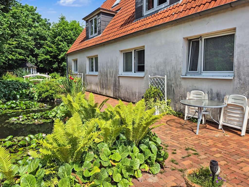 Immobilie in Sterup - Vielseitiges Wohnhaus mit drei Wohnungen, Fernwärme und idyllischem Teichgarten in Sterup - Bild 3