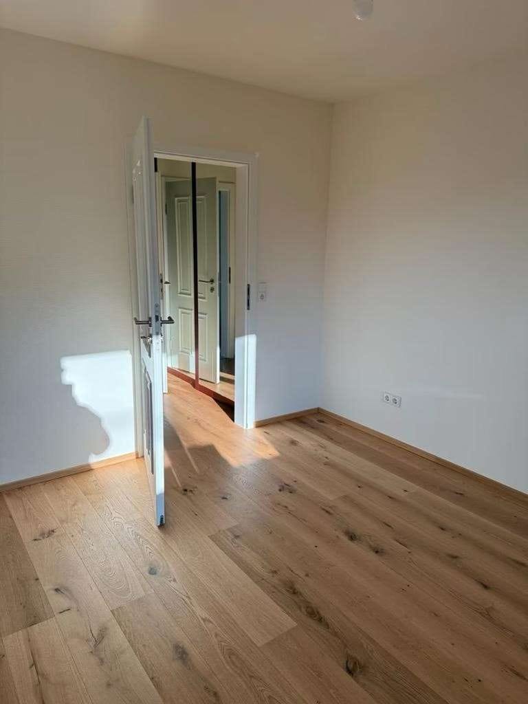 Immobilie in Sommerhausen - GROßZÜGIGES EINFAMILIENHAUS MIT EINLIEGERWOHNUNG IN BESTLAGE - Bild 3