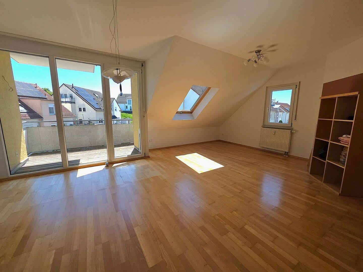 Immobilie in Nufringen - Seltene Gelegenheit: Großzügige 5–6 Zimmer Maisonette-/Studio-Wohnung mit zwei Balkonen, hochwertigem Parkett und traumhaftem Studiobereich - Bild 0