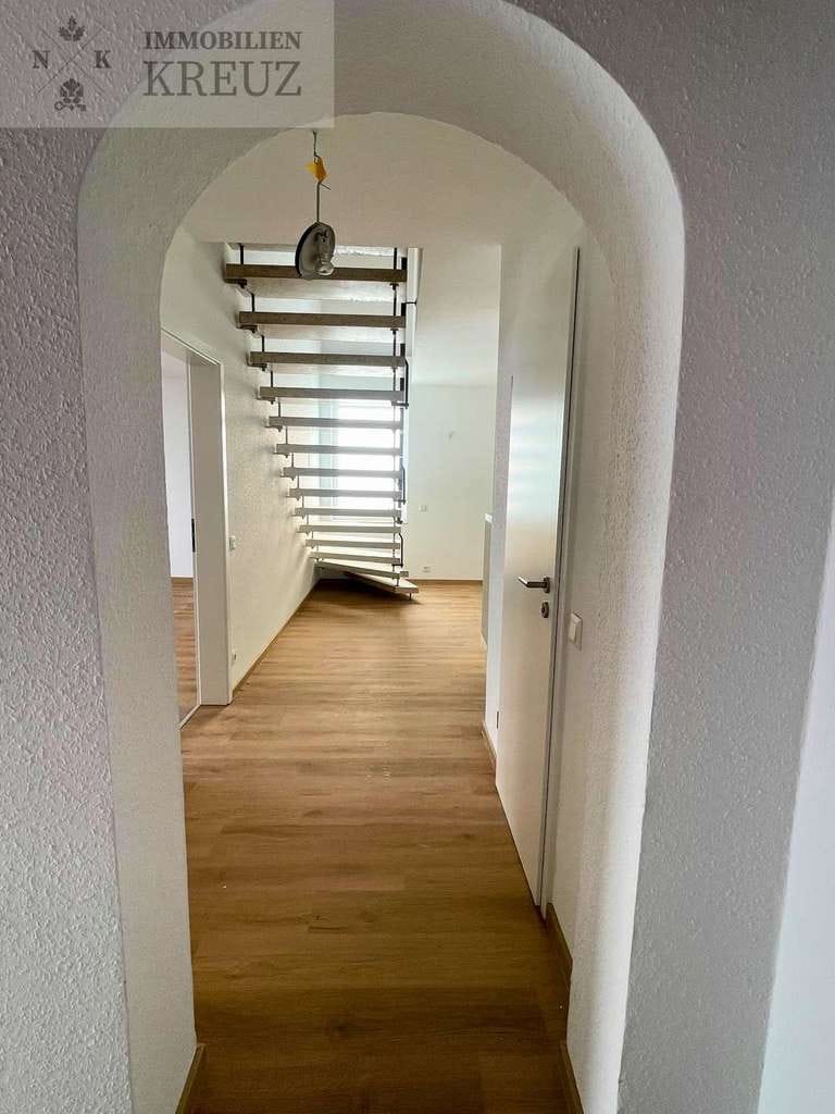 Immobilie in Tauberbischofsheim - Umfangreich modernisiertes Einfamilienhaus mit Garage in Tauberbischofsheim-Hochhausen - Bild 2
