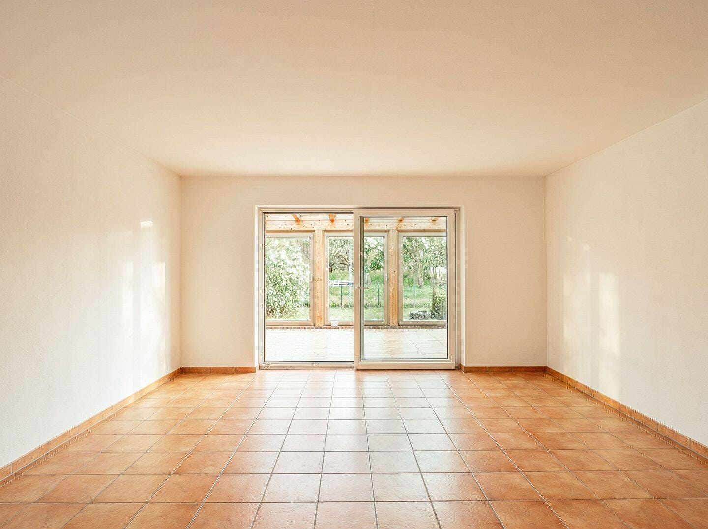 Immobilie in Stahnsdorf - Ein Haus voller Möglichkeiten - Ruhige Naturlage mit Potenzial für individuelle Wohnkonzepte - Bild 2