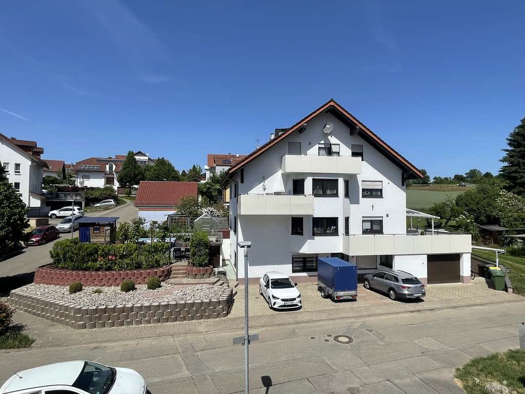 Immobilie in Königsbach-Stein - Lichtdurchflutete 5 Zimmerwohnung in ruhiger Randlage mit  Gartenanteil und Extrazimmer im UG - Bild 2