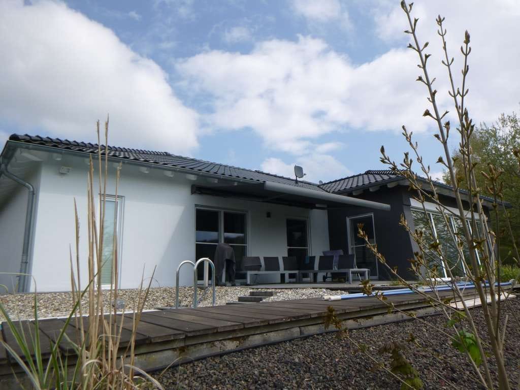 Immobilie in Neuerkirch - Traumhafter, barrierefreier Bungalow mit Pool in herrlicher Ortsrandlage von Neuerkirch - Bild 4