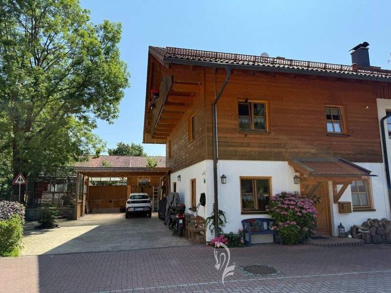 Immobilie in Icking - Nur 30 Minuten nach München- energieeffiziente Doppelhaushälfte mit großzügigem Garten - Bild 0