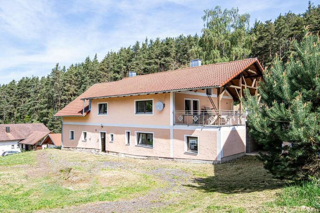 Immobilie in Zell - Charmantes Zweifamilienhaus mit großem Grundstück, Waldanteil und viel Potenzial - Bild 4