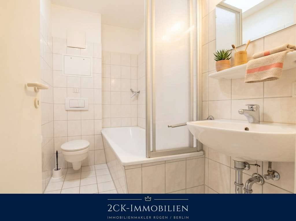 Immobilie in Sellin - Ostsee-Auszeit im Seepark Sellin: Voll möblierte 2-Zimmer-Ferienwohnung mit Loggia inkl. Stellplatz! - Bild 4