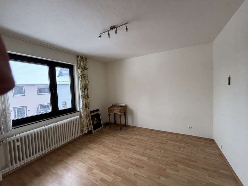Immobilie in Hellenthal - Budgetfreundliches 6-Zimmer-Reihenendhaus in Hellenthal - Bild 0