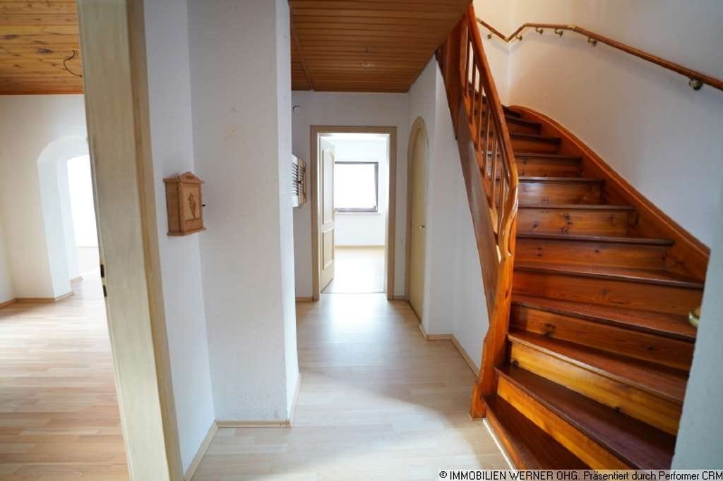 Immobilie in Feldkirchen-Westerham - ***Perfekt für 2-Generationen-Wohnen * Gute Lage! * ZFH ähnl. DH mit großzügigem Grundstück*** - Bild 3