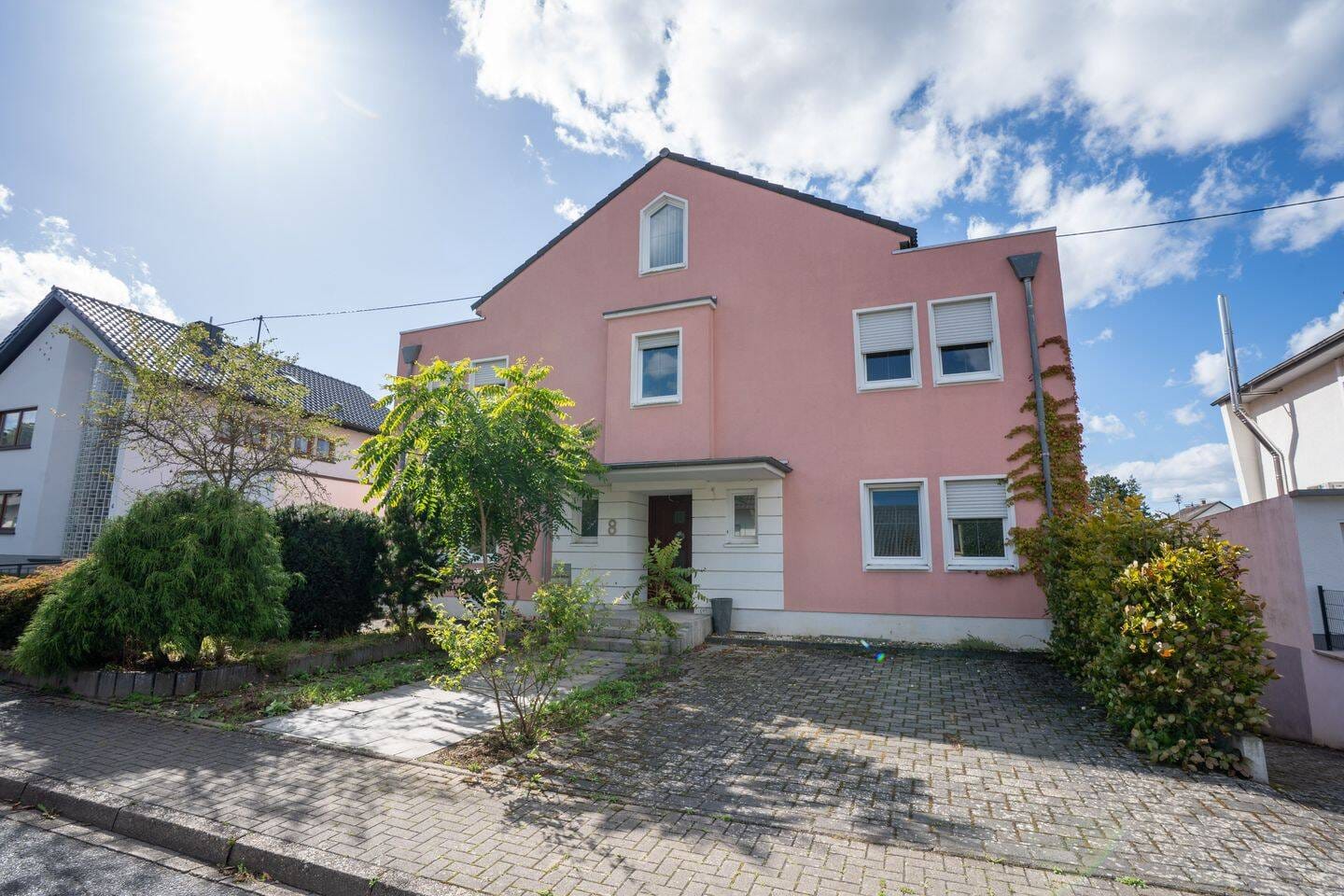 Immobilie in Sinzig - 359 m² Wohnträume mit Einliegerwohnung - Ihre Chance auf etwas Besonderes - Bild 0