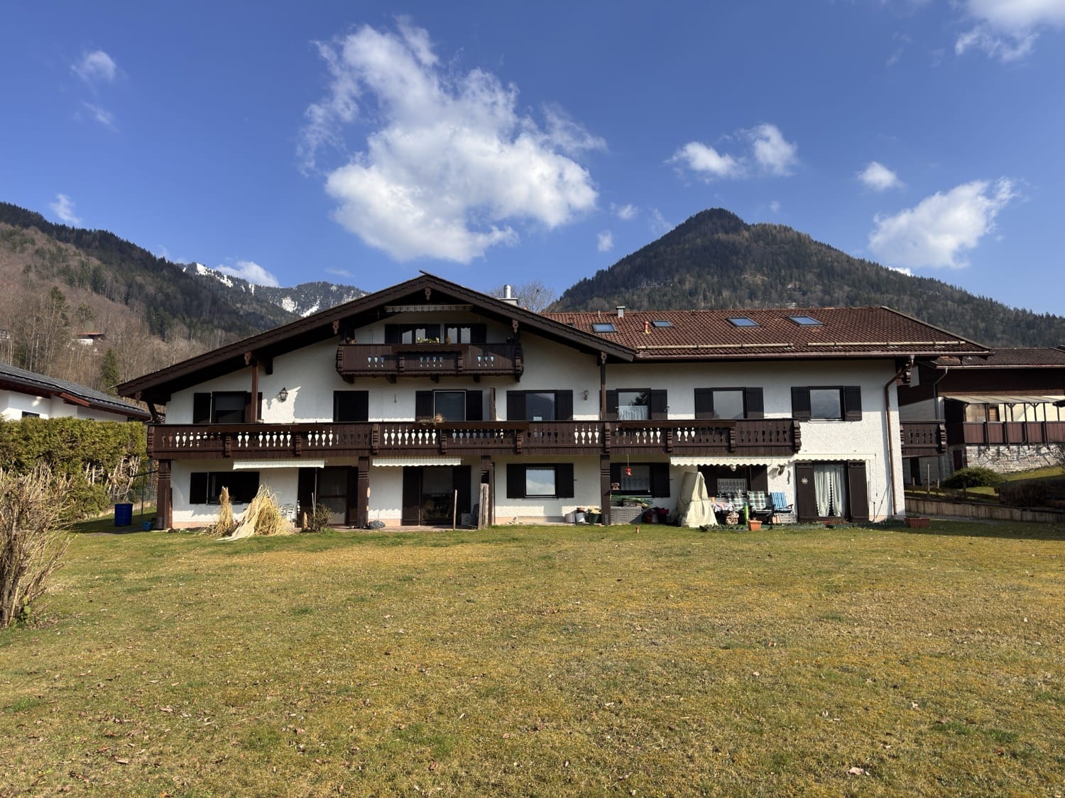 Immobilie in Unterwössen - Vermietete 3-Zi.-ETW mit großem Garten und Garage in stiller Bergblicklage - Bild 2