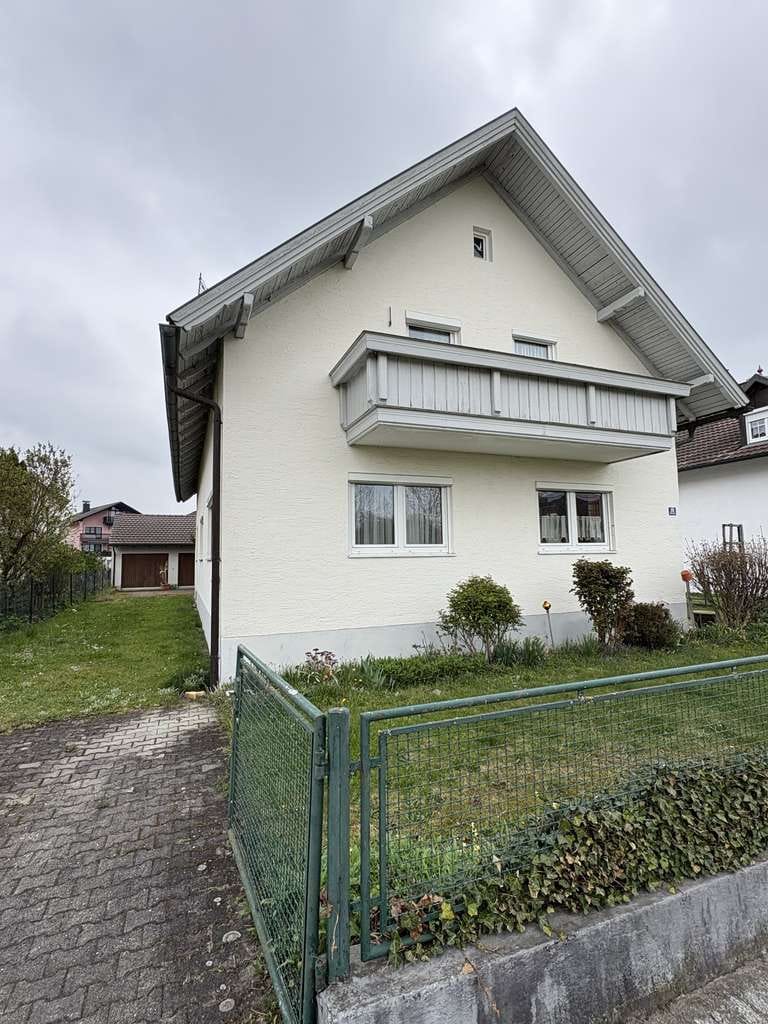 Immobilie in Hengersberg - Gepflegtes Ein-/Zweifamilienhaus 191 m², Doppelgarage in sonniger Siedlungslage - Bild 2