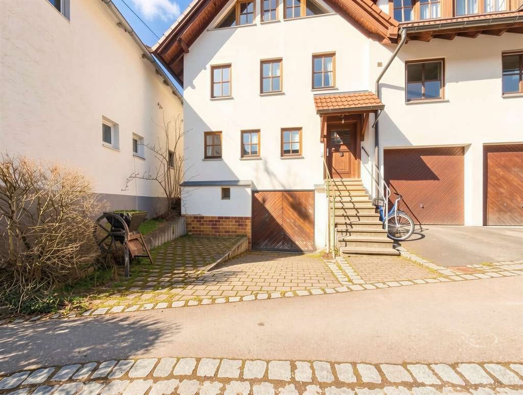 Immobilie in Neidlingen - Doppelhaushälfte mit Charakter und großem Garten in Neidlingen - Bild 0