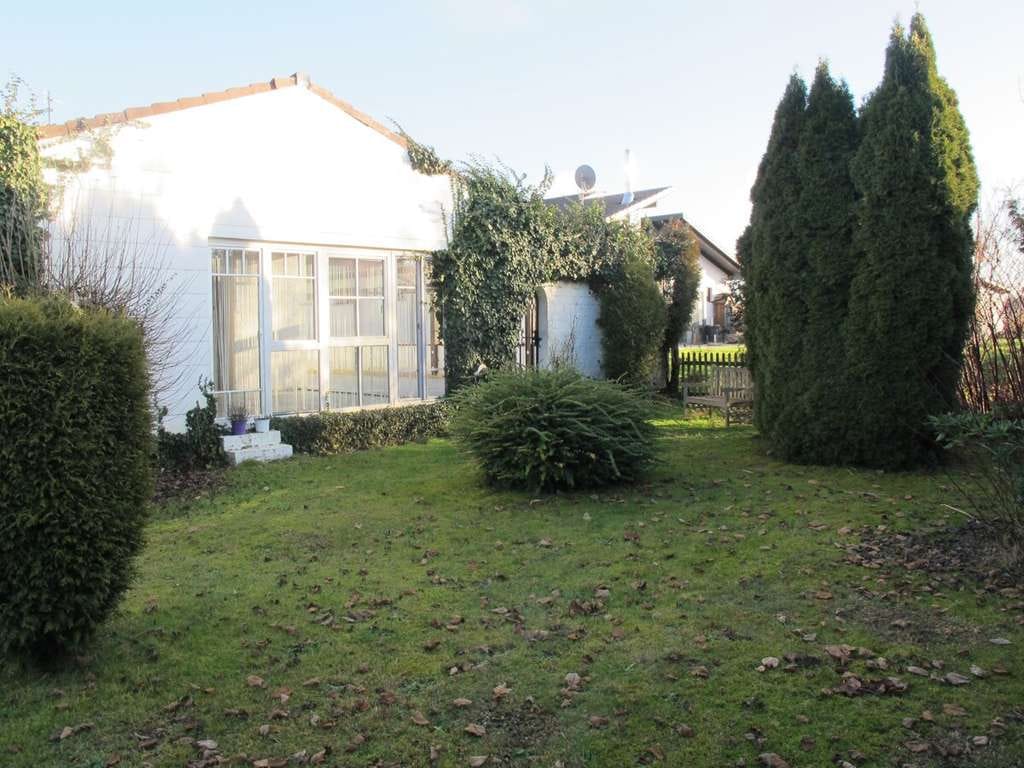 Immobilie in Julbach - Charmantes Einfamilienhaus mit spannender Architektur

*Garten, Terrasse, Freisitz und Doppelgarag - Bild 2