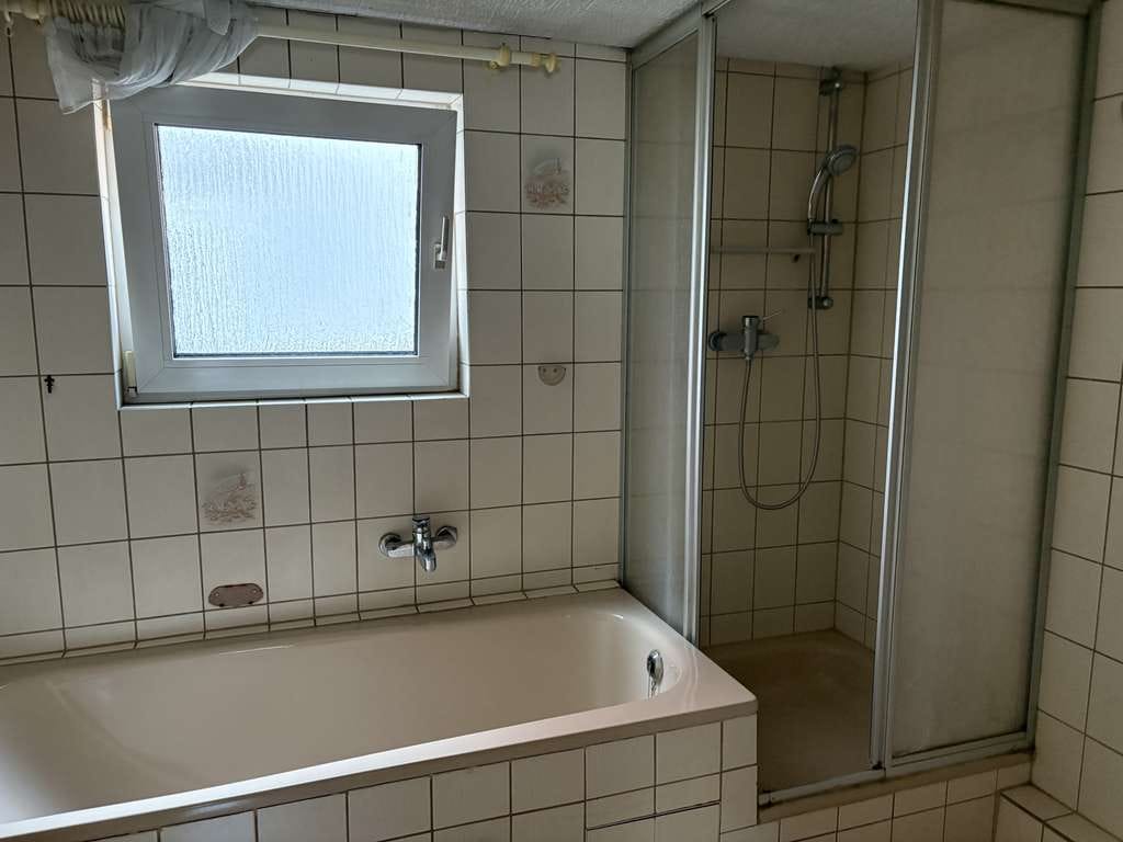 Immobilie in Florstadt - Einfamilienhaus mit Potenzial und Gartengrundsück in Florstadt – viel Platz für Ihre Ideen - Bild 1