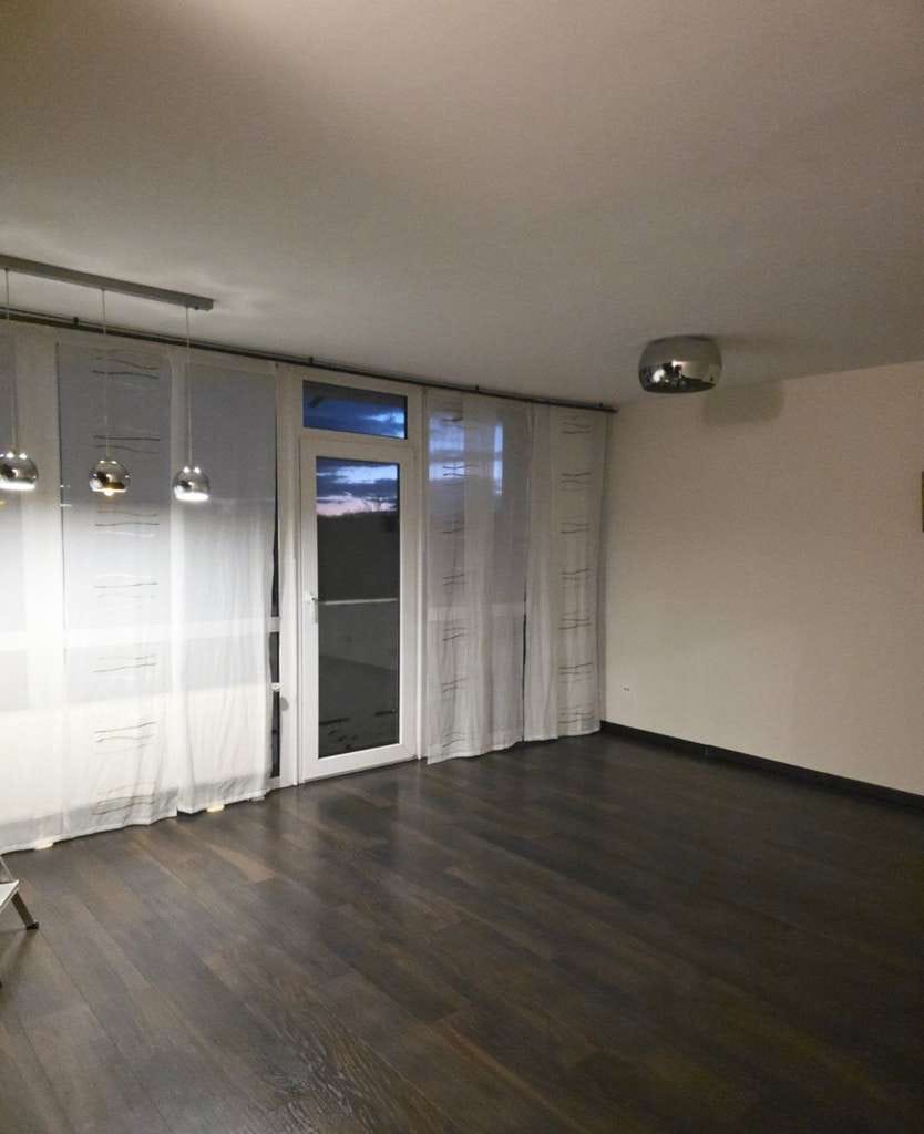 Immobilie in Dormagen - Stilvolle 4-Zimmer-Wohnung mit zwei Balkonen und Blick ins Grüne kernsaniert - Bild 2