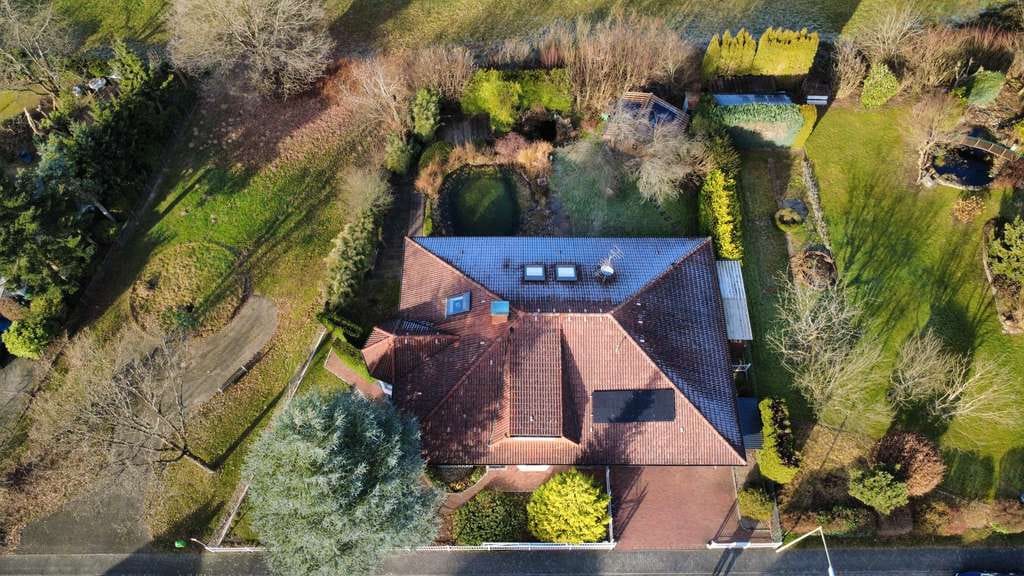 Immobilie in Weyerbusch - Ein Traumhaus zum Verlieben in bester Lage von Weyerbusch, Schwimmteich, Sauna, PV-Anlage - Bild 3
