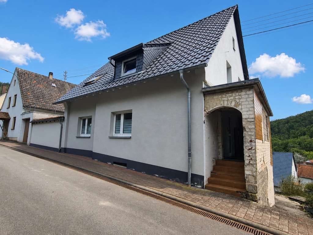 Immobilie in Imsweiler - Imsweiler - 3-Parteienhaus, 8 Zimmer, 3 Bäder, Garten, toller Blick - Bild 0