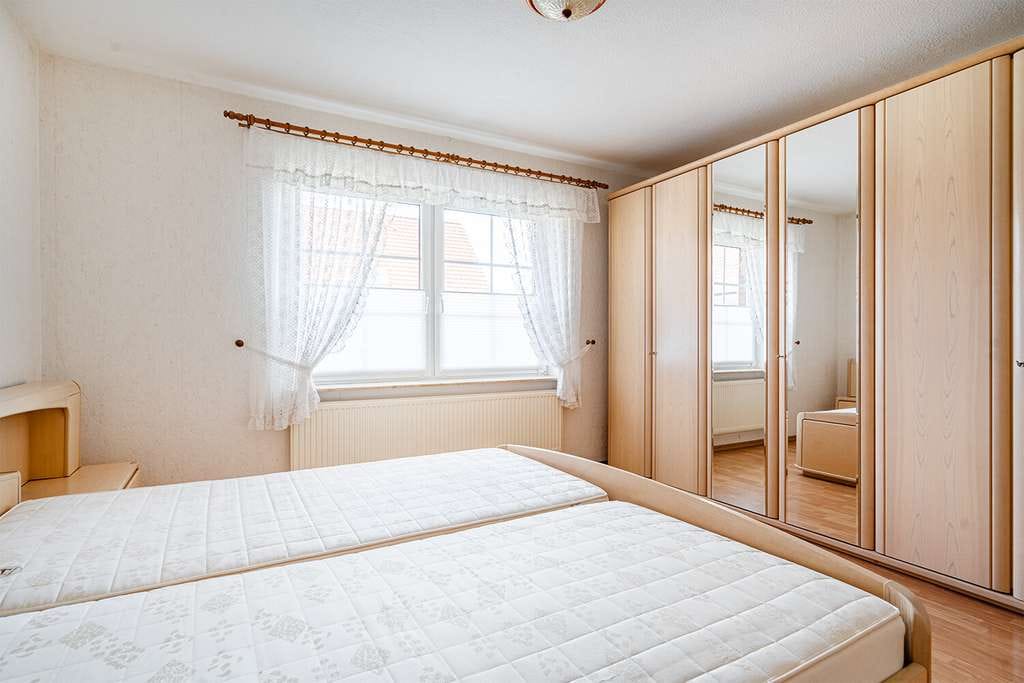 Immobilie in Stedesdorf - Großes Walmdachhaus (2. Wohneinheit möglich) mit Doppelgarage in schöner Wohnsiedlung am Waldesrand - Bild 3
