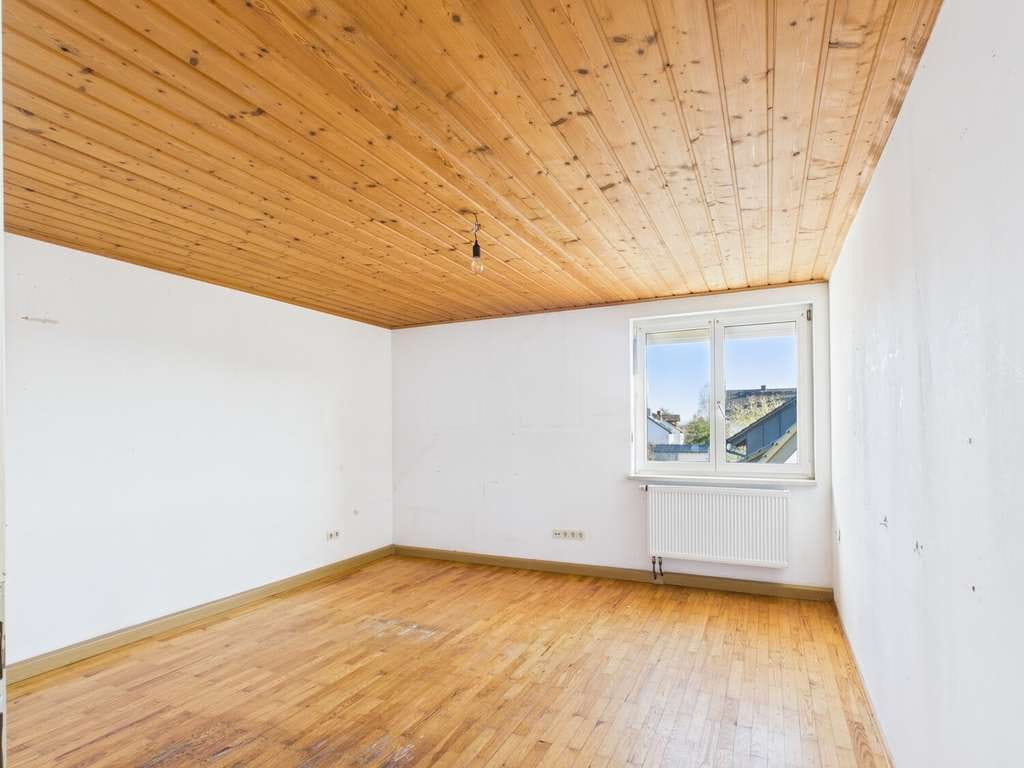 Immobilie in Stegaurach - Helle 3-Zimmer-Dachgeschosswohnung mit individuellem Gestaltungsspielraum - Bild 1