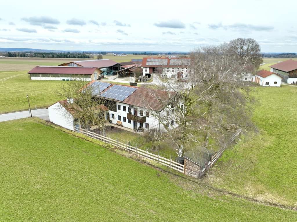 Immobilie in Taufkirchen - Ländliches Anwesen mit großzügigen 310 m² Wohnfläche und 866 m² Grundstück mit Weitblick - Bild 3
