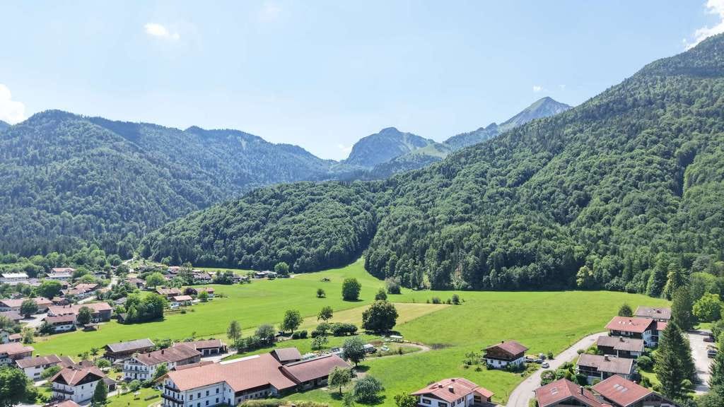Immobilie in Schleching - Stilechtes Chiemgauer Bauernsacherl mit modernster Technik und 360Grad Alpenpanorama - Bild 4