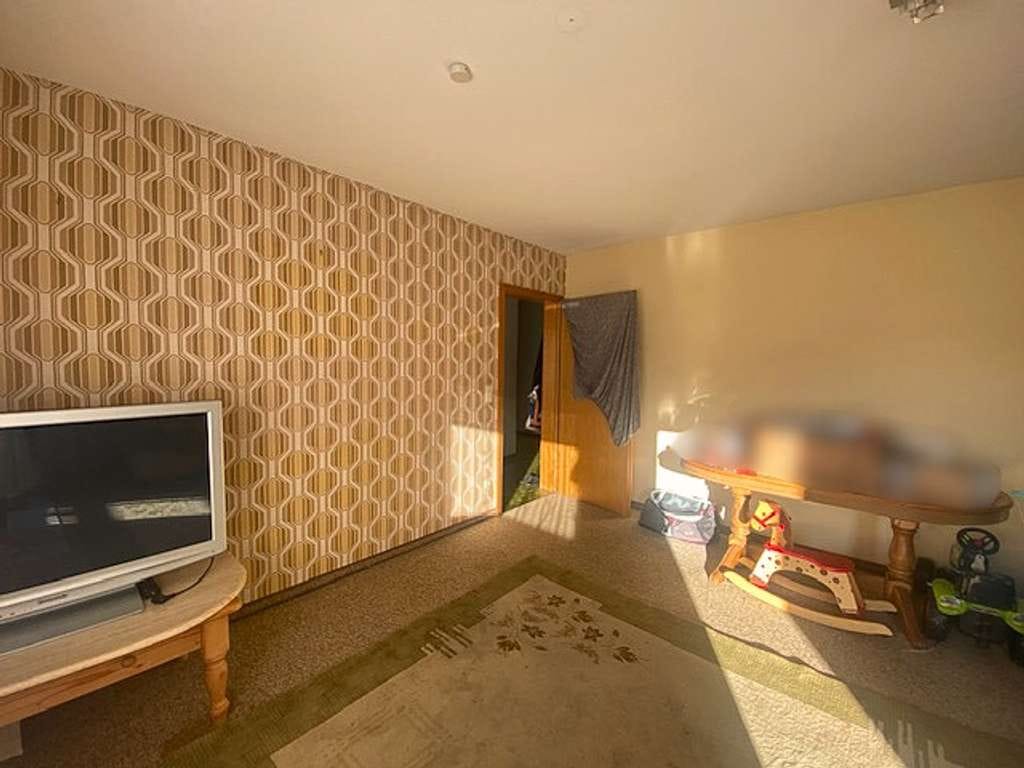 Immobilie in Bad Rippoldsau-Schapbach - Tolle Gelegenheit - großes Wohnhaus mit Potenzial! - Bild 2