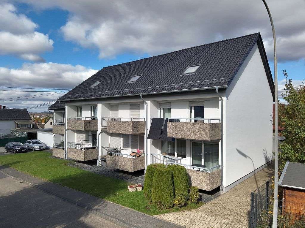 Immobilie in Großmaischeid - Reihenhauskomplex mit Garagen und Stellplätzen nahe dem Ortsrand - Bild 2