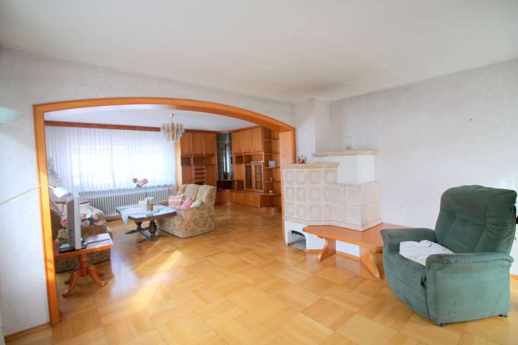 Immobilie in Königsbach-Stein - Große Immobilie in Stein mit 438 m² Wohn- und Nutzfläche - Bild 1