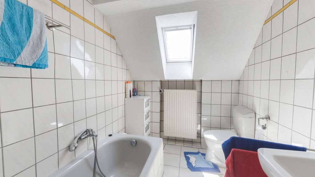 Immobilie in Gries - Großes Haus, kleiner Preis - Doppelhaushälfte mit Garten und Carport auf angrenzendem Grundstück - Bild 4