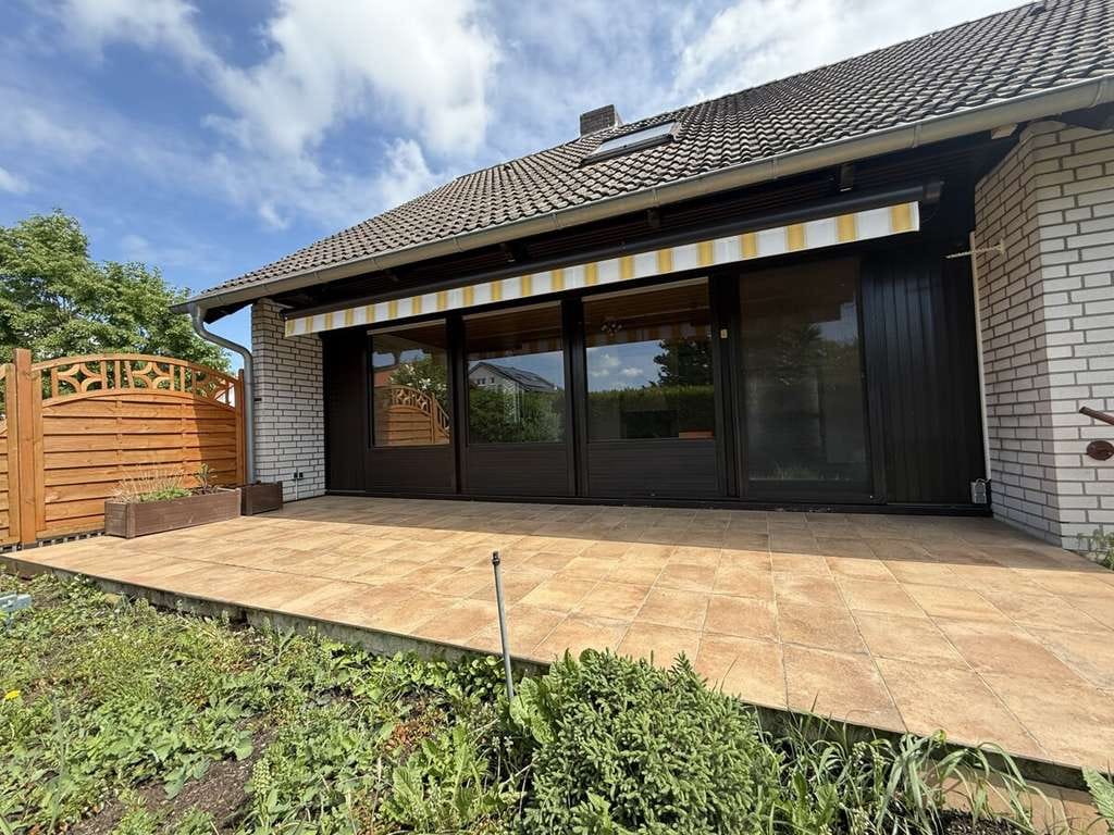 Immobilie in Dettenheim - Traumlage! EFH mit gr. Terrasse, überdachtem Balkon, 2 Bädern, Keller, Garage und schönem Garten - Bild 3