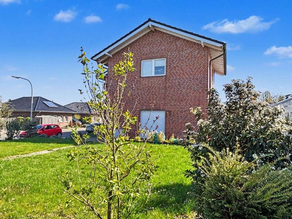 Immobilie in Rheine - Hochwertig saniertes und ca. 276 m² großes Zweifamilienhaus in ruhiger Lage von Rheine-Wadelheim - Bild 1