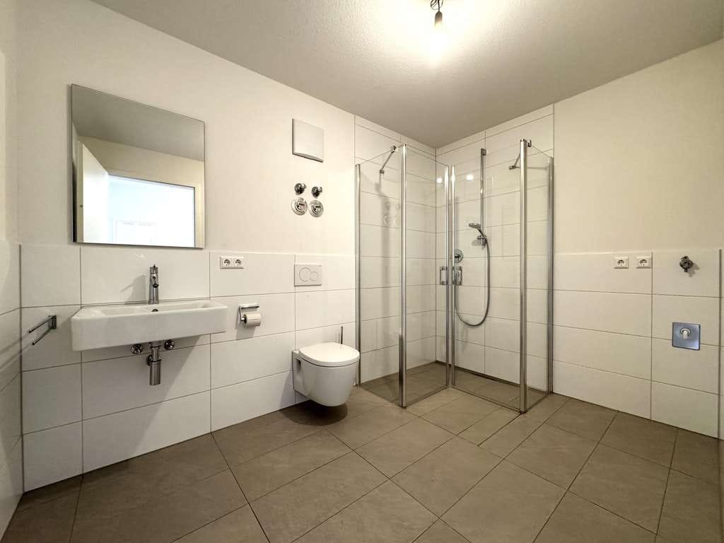 Immobilie in Isny im Allgäu - Seniorengerechtes Appartement mit Balkon mit Blick ins Grüne in attraktiver Lage in Isny im Allgäu - Bild 2