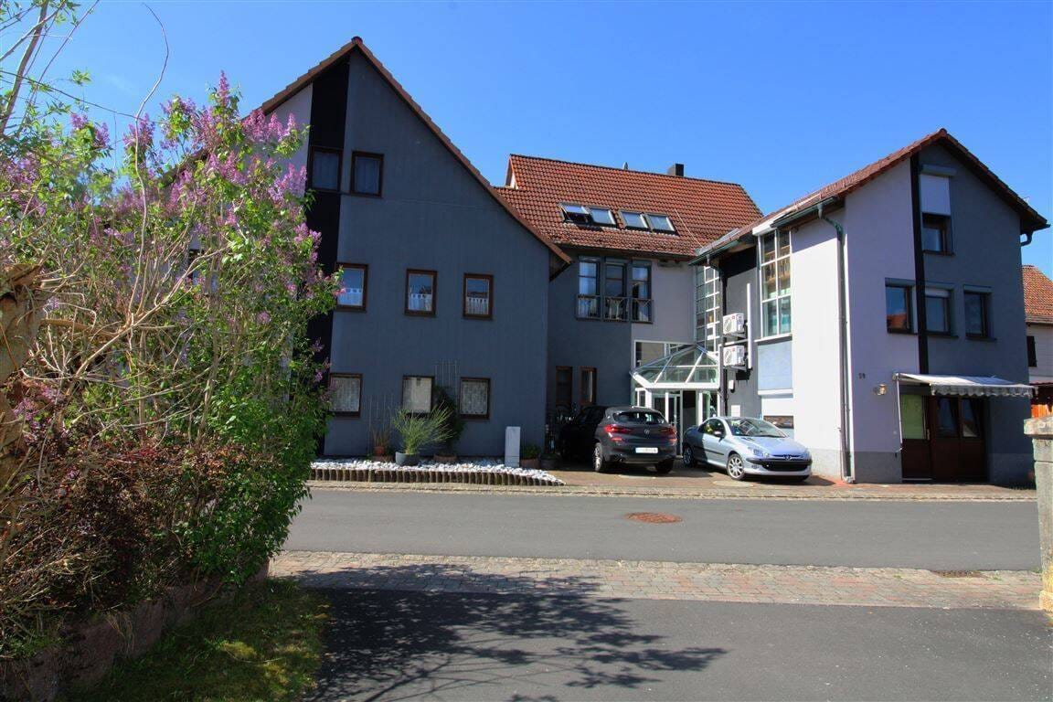 Immobilie in Meiningen - Extravagantes Wohnhaus mit Einliegerwohnung, Atelier & Gästehaus - Bild 2