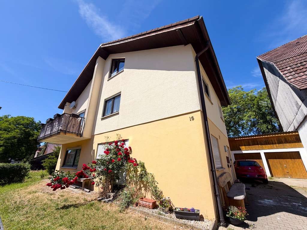 Immobilie in Künzelsau - Mehrfamilienhaus mit Nebengebäuden und großem Grundstück – ideal für Pferdehalter - Bild 0